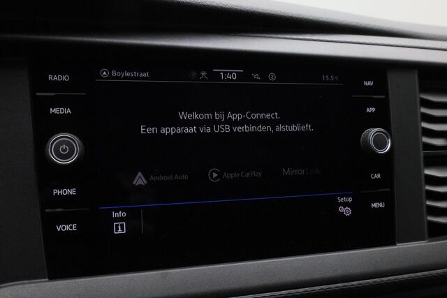 Volkswagen TRANSPORTER 2.0 TDI 150 pk L2H1 28 Comfortline | 3-zits | Parkeersensoren achter | Navigatie | Apple Carplay / Android Auto