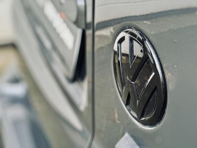 Volkswagen TRANSPORTER 2.0 TDI 150pk | DSG | Lang | DEMO | Black Edition | LED | Standkachel | Adapt. Cruise | Trekhaak | Camera | Ex BTW