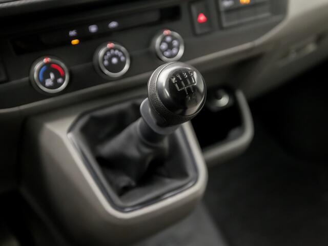 Volkswagen TRANSPORTER Kombi 2.0 TDI L1H1 (9 PERSOONS, LEDER, APPLE CARPLAY, GROOT NAVI, NIEUWE APK, ELEK RAMEN, CRUISE, TREKHAAK, NIEUWSTAAT)