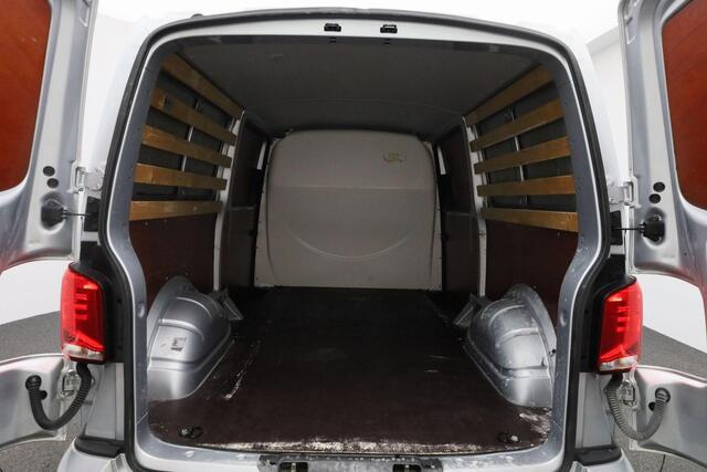 Volkswagen TRANSPORTER 2.0 TDI 150 pk DSG L2H1 28 Bulli | Trekhaak | Schuifdeuren links/rechts | Achteruitrijcamera | Navigatie | Cruise
