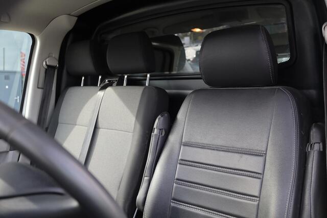 Volkswagen TRANSPORTER 2.0 TDI L1H1 Economy 84PK / 62kW, Elektrisch verstel- en verwarmbare buitenspiegels, airco, trekhaak, comfortstoel, armsteun, Apple Carplay / Android Auto, 3-zits, achterdeuren met ruiten, nieuw door ons geleverd en onderhouden