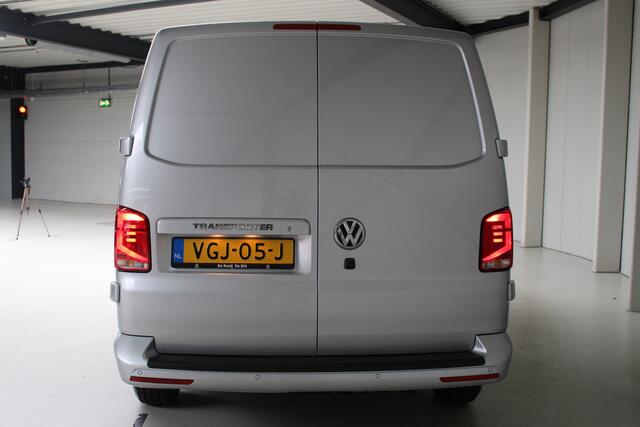 Volkswagen TRANSPORTER 2.0 TDI L1H1 28 Highline Navigatie | Stoelverwarming | Bijrijdersbank | Camera excl. btw/bpm