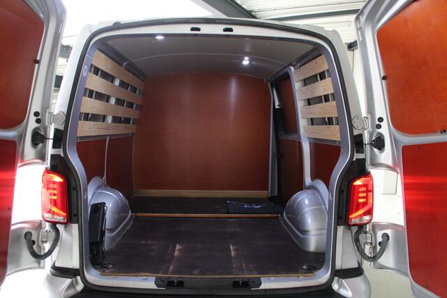 Volkswagen TRANSPORTER 2.0 TDI L1H1 28 Highline Navigatie | Stoelverwarming | Bijrijdersbank | Camera excl. btw/bpm