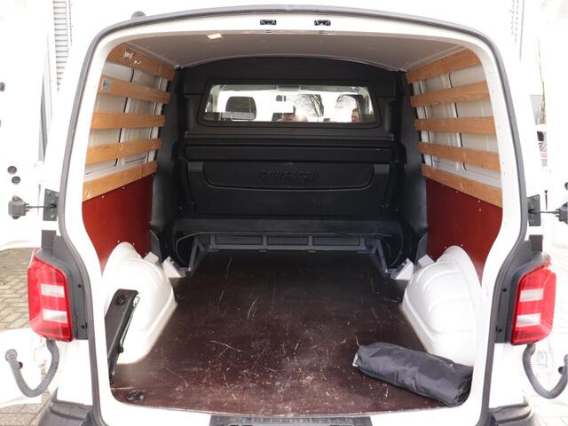 Volkswagen TRANSPORTER 2.0 TDI L2H1 Comfortline | 6 zitplaatsen | Cruise control | Airco | Trekhaak |