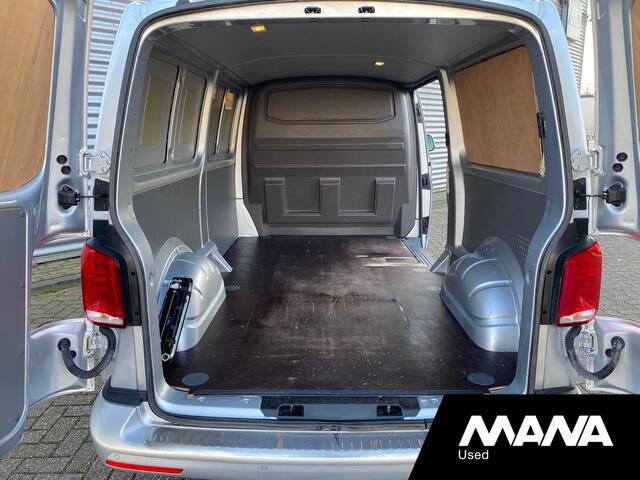 Volkswagen TRANSPORTER 2.0TDI 150PK L2H1 Automaat Airco LM velgen Cruise Multifunctioneel stuurwiel Sensoren
