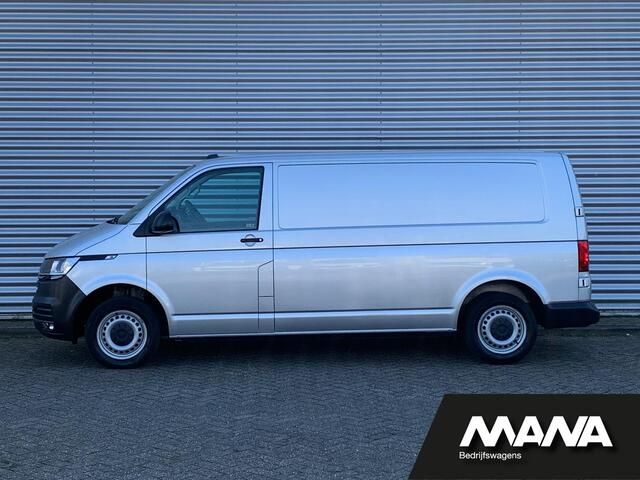 Volkswagen TRANSPORTER 2.0TDI L2H1 28 Airco Cruise Sensoren Trekhaak Betonplex Airbag 12V CarPlay Wandbekleding Bijrijdersbank DIN