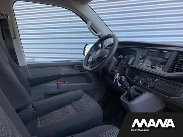 Volkswagen TRANSPORTER 2.0TDI L2H1 28 Airco Cruise Sensoren Trekhaak Betonplex Airbag 12V CarPlay Wandbekleding Bijrijdersbank DIN