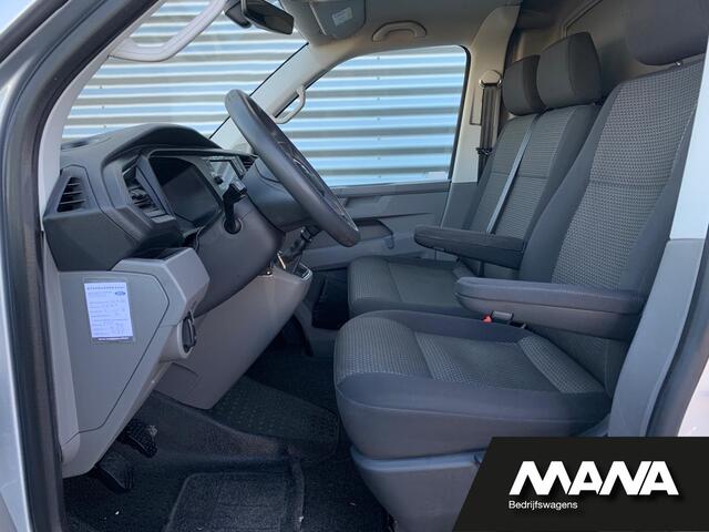 Volkswagen TRANSPORTER 2.0TDI L2H1 28 Airco Cruise Sensoren Trekhaak Betonplex Airbag 12V CarPlay Wandbekleding Bijrijdersbank DIN