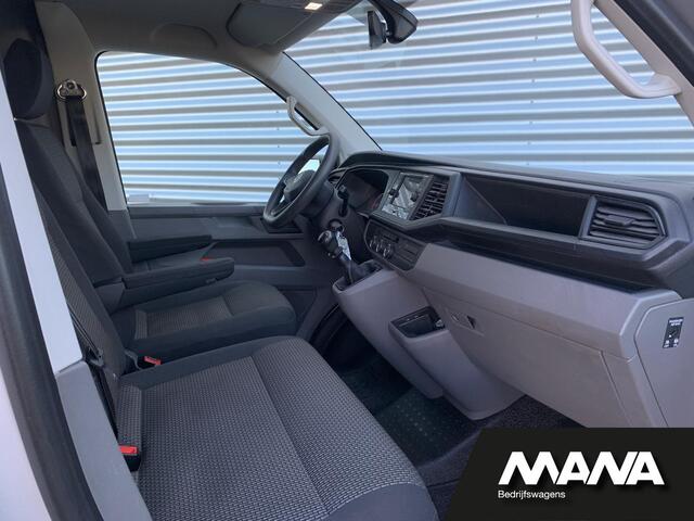 Volkswagen TRANSPORTER 2.0TDI L2H1 28 Airco Cruise Sensoren Trekhaak Betonplex Airbag 12V CarPlay Wandbekleding Bijrijdersbank DIN