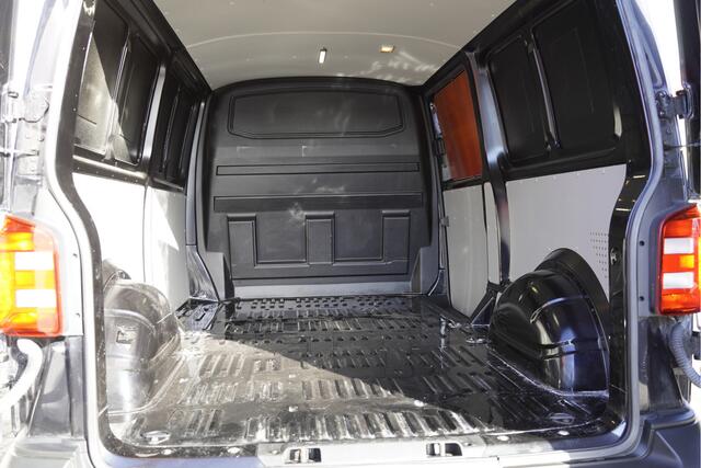 Volkswagen TRANSPORTER 2.0 TDI L2H1 Comfortline Plus BJ2019 Pdc | Navi | Trekhaak | Verwarmd voorruit | App-Connect | Airco | Cruise control | Getint glas | Achterdeuren | Tussenschot | Zijdeur
