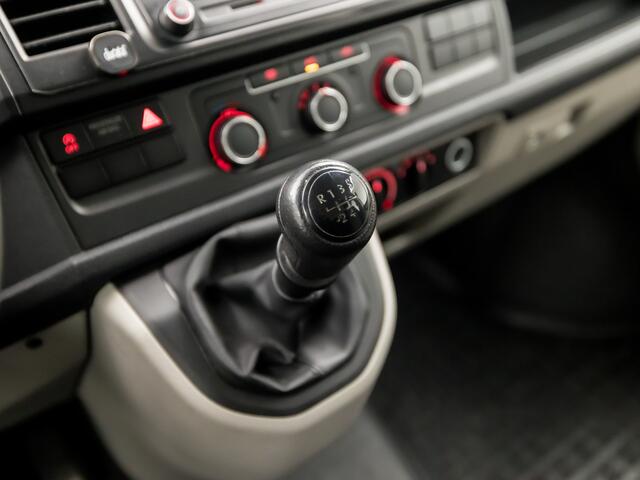 Volkswagen TRANSPORTER Kombi 2.0 TDI L2H1 (8 PERSOONS, APPLE CARPLAY, NAVIGATIE, BLUETOOTH, AIRCO, ELEK PAKKET, ARMSTEUN, SPORTSTOELEN, NIEUWE APK, NIEUWSTAAT)