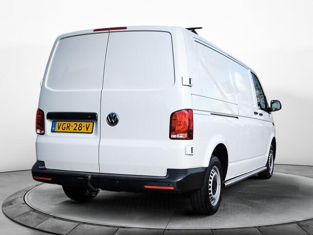 Volkswagen TRANSPORTER 2.0 TDI L2H1 28 (90 PK) 1e-Eig. & Dealer-Onderh. BOVAG-Garantie. NL-Auto. 3-Zits, Trekhaak, Apple-Carplay/Android-Auto, Airco/Climate, Cruise-Control, Side-Bars, Parkeersensoren