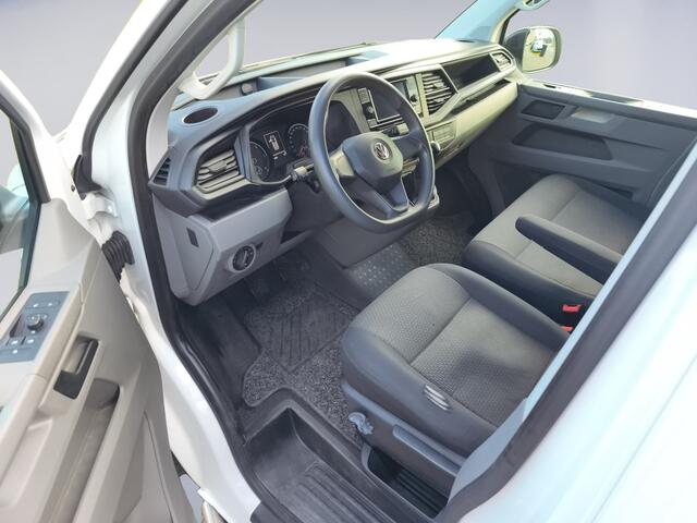 Volkswagen TRANSPORTER 2.0 TDI L2H1 28 (90 PK) 1e-Eig. & Dealer-Onderh. BOVAG-Garantie. NL-Auto. 3-Zits, Trekhaak, Apple-Carplay/Android-Auto, Airco/Climate, Cruise-Control, Side-Bars, Parkeersensoren