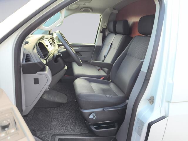 Volkswagen TRANSPORTER 2.0 TDI L2H1 28 (90 PK) 1e-Eig. & Dealer-Onderh. BOVAG-Garantie. NL-Auto. 3-Zits, Trekhaak, Apple-Carplay/Android-Auto, Airco/Climate, Cruise-Control, Side-Bars, Parkeersensoren