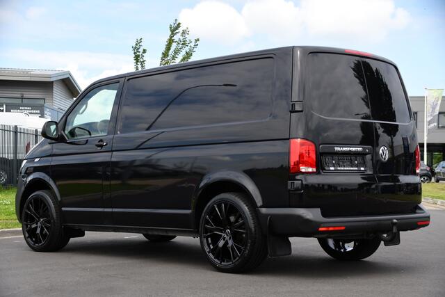 Volkswagen TRANSPORTER 2.0 TDI L1H1 30 Black Edition Cruise, Sensoren, Carplay, 150PK, Automaat, Trekhaak, Stoelverwarming, Standkachel