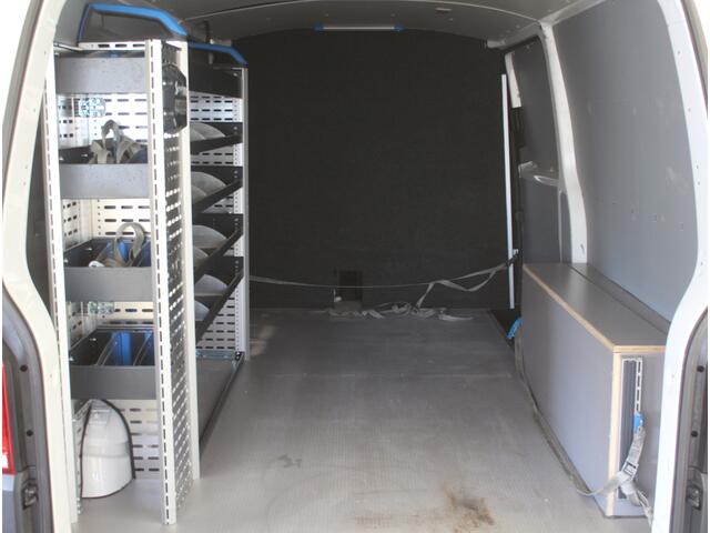 Volkswagen TRANSPORTER 2.0 TDI L2H1 | DUBBELE SCHUIFDEUR | SIDE-BARS | NAVIGATIE | CRUISE | AIRCO