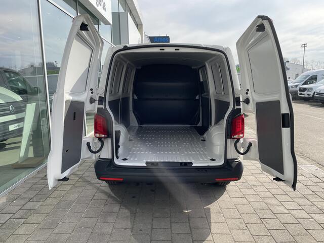 Volkswagen TRANSPORTER 2.0 TDI L2H1 28 150PK Hand | 3 zits | achterdeuren | Cruise control