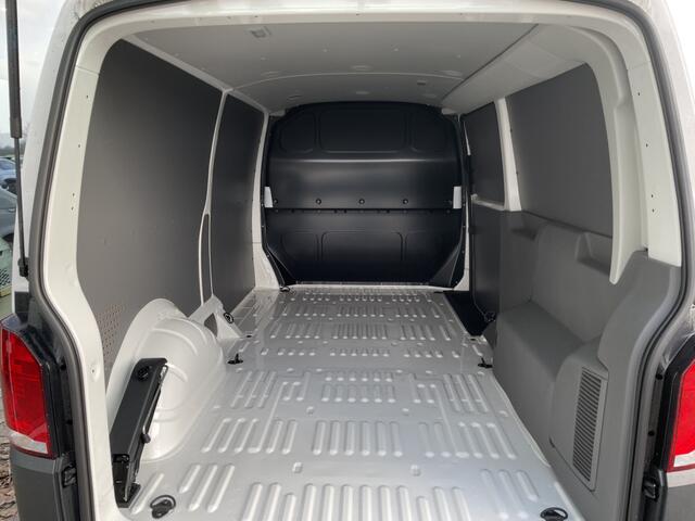 Volkswagen TRANSPORTER 2.0 TDI L2H1 28 150PK Hand | 3 zits | achterklep met ruit