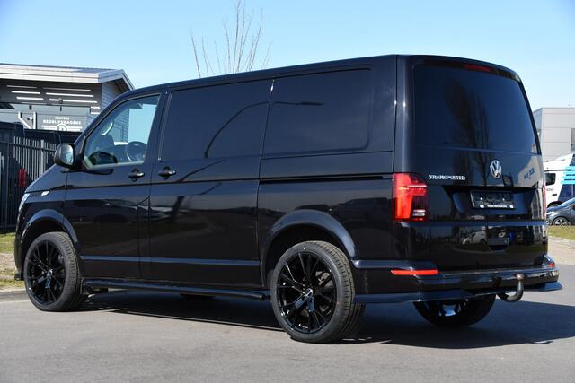 Volkswagen TRANSPORTER 2.0 TDI L1H1 Black Bulli Edition Adaptieve Cruise, Camera, Carplay, LED, 150PK, Automaat, Multimedia, Stoelverwarming, Uniek!