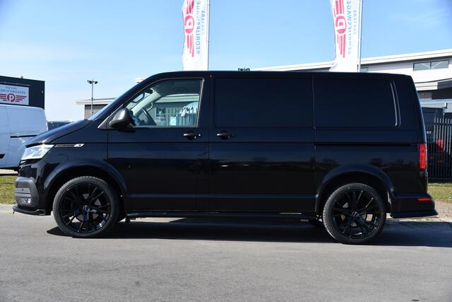 Volkswagen TRANSPORTER 2.0 TDI L1H1 Black Bulli Edition Adaptieve Cruise, Camera, Carplay, LED, 150PK, Automaat, Multimedia, Stoelverwarming, Uniek!