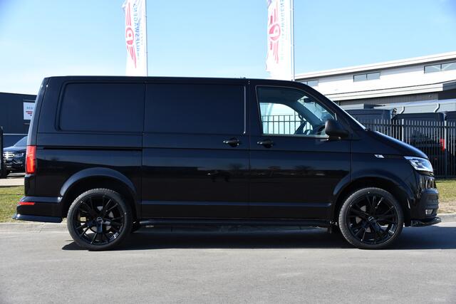 Volkswagen TRANSPORTER 2.0 TDI L1H1 Black Bulli Edition Adaptieve Cruise, Camera, Carplay, LED, 150PK, Automaat, Multimedia, Stoelverwarming, Uniek!