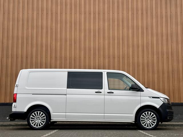 Volkswagen TRANSPORTER 2.0 TDI L2H1 30 DC Highline | Marge | BPM Vrij !! | Apple Carplay | Dubbel Cabine | Achteruitrijcamera | DAB | Bluetooth | Airconditioning | Navigatie |