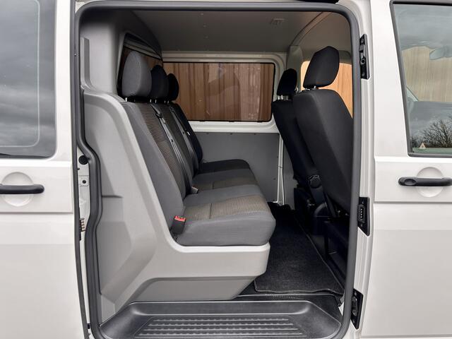 Volkswagen TRANSPORTER 2.0 TDI L2H1 30 DC Highline | Marge | BPM Vrij !! | Apple Carplay | Dubbel Cabine | Achteruitrijcamera | DAB | Bluetooth | Airconditioning | Navigatie |