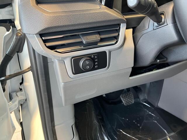 Volkswagen TRANSPORTER Bedrijfswagens Bulli L2 2.0 TDI 170 pk 125 kW pk 8 versn. Auto | BPM vrij | Achterdeuren met ruit | Trekhaakvoorbereiding | Exterieurpakket met bumpers, grille, spiegels en handgrepen in carrosseriekleur | Diefstalalarmsysteem met interieurbeveiliging, no