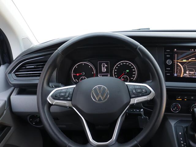 Volkswagen TRANSPORTER 2.0 TDI L2H1 32 DC Caravelle | Navigatie | Parkeerhulp | Bank- en Stoelverwarming | Cruise Control | App-Connect |