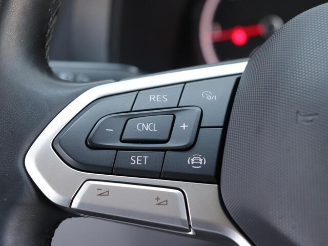 Volkswagen TRANSPORTER 2.0 TDI L2H1 32 DC Caravelle | Navigatie | Parkeerhulp | Bank- en Stoelverwarming | Cruise Control | App-Connect |