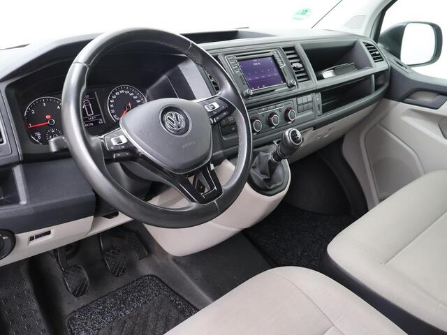Volkswagen TRANSPORTER 2.0 TDI L2H1 Comfortline Executive+ | 102 PK | Comfortstoel + Bijrijdersbank | Navigatiesysteem Apple Carplay/Android Auto DAB+ Lederen MF-Stuurwiel | Voorruit Verwarming | Parkeersensoren Achter | Laadruimte Betimmering