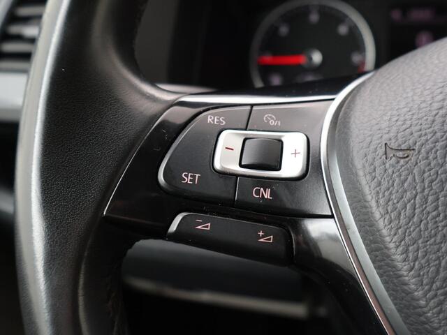 Volkswagen TRANSPORTER 2.0 TDI L2H1 Comfortline Executive+ | 102 PK | Comfortstoel + Bijrijdersbank | Navigatiesysteem Apple Carplay/Android Auto DAB+ Lederen MF-Stuurwiel | Voorruit Verwarming | Parkeersensoren Achter | Laadruimte Betimmering