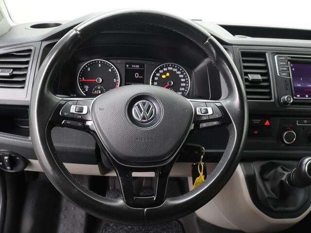 Volkswagen TRANSPORTER 2.0 TDI L2H1 Comfortline Executive+ | 102 PK | Comfortstoel + Bijrijdersbank | Navigatiesysteem Apple Carplay/Android Auto DAB+ Lederen MF-Stuurwiel | Voorruit Verwarming | Parkeersensoren Achter | Laadruimte Betimmering