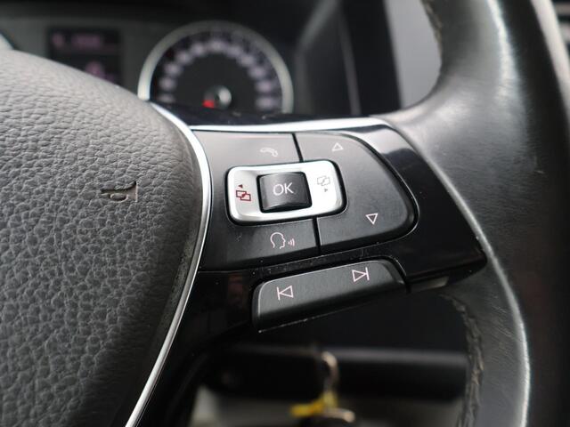Volkswagen TRANSPORTER 2.0 TDI L2H1 Comfortline Executive+ | 102 PK | Comfortstoel + Bijrijdersbank | Navigatiesysteem Apple Carplay/Android Auto DAB+ Lederen MF-Stuurwiel | Voorruit Verwarming | Parkeersensoren Achter | Laadruimte Betimmering