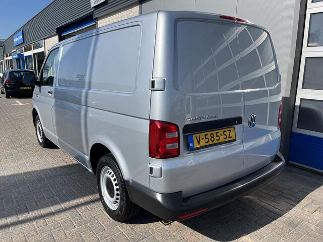 Volkswagen TRANSPORTER 2.0 TDI L1H1 Comfortline / PARK. SENSOREN/ 102 PK/ CRUISE/ APP-CONNECT/ VOORRUIT VERWARM./ NAVI/ AIRCO