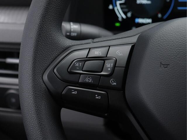 Volkswagen TRANSPORTER 2.0 TDI L1H1 28 150pk Automaat | Trekhaak | Camera | App-Connect | Laadvloer | Cruise Control | Parkeersensoren | Bijrijdersbank |