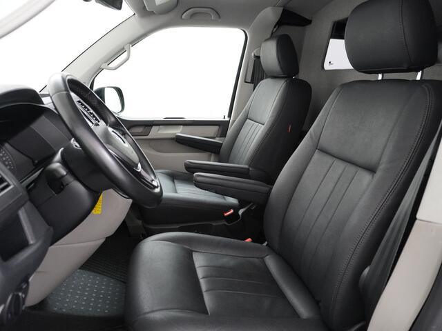 Volkswagen TRANSPORTER 2.0TDI 150PK Autom. Highline Leder Navi Pdc Voorruitverwarming Cruise Control Regen/Lichtsensor Lmv 2X Schuifdeur Rubbervloer Wandbetimmering Sidebars Achterklep 1e Eigenaar Euro 6