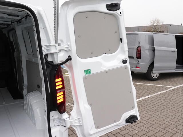 Volkswagen TRANSPORTER 2.0 TDI 110pk L2H1 | BPM-vrij | Achterdeuren | Parkeerhulp | Cruise control | Airco | Spiegels inklapbaar |