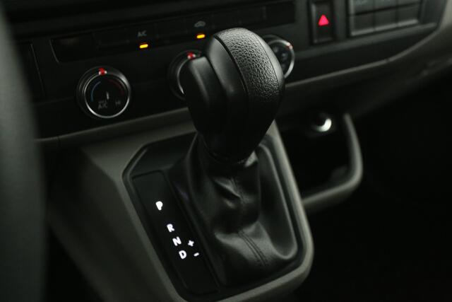 Volkswagen TRANSPORTER 2.0 TDI L2H1 150PK DSG Automaat Airco Cruise Carplay PDC Elektrpakket Trekhaak