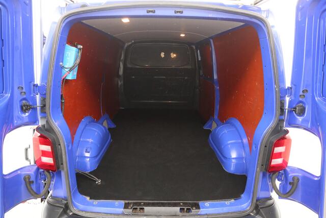 Volkswagen TRANSPORTER 2.0 TDI L2H1 140PK Glasauto Glasresteel Airco Cruise Carplay Navigatie Imperiaal Trekhaak