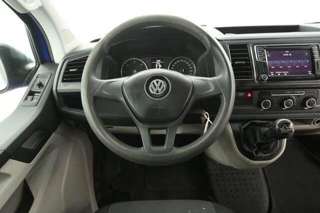 Volkswagen TRANSPORTER 2.0 TDI L2H1 140PK Glasauto Glasresteel Airco Cruise Carplay Navigatie Imperiaal Trekhaak