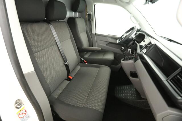 Volkswagen TRANSPORTER 2.0 TDI L1H1 140PK Airco Carplay Cruise 2xSchuifdeur Navigatie PDC 3 Persoons Elektrpakket
