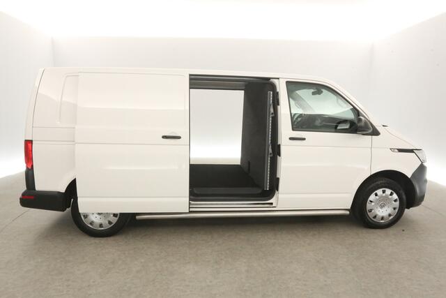 Volkswagen TRANSPORTER 2.0 TDI L2H1 Airco Cruise Carplay 2xSchuifdeur Navigatie PDC 3 Persoons Elektrpakket