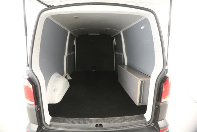 Volkswagen TRANSPORTER 2.0 TDI L2H1 Airco Cruise Carplay 2xSchuifdeur Navigatie PDC 3 Persoons Elektrpakket