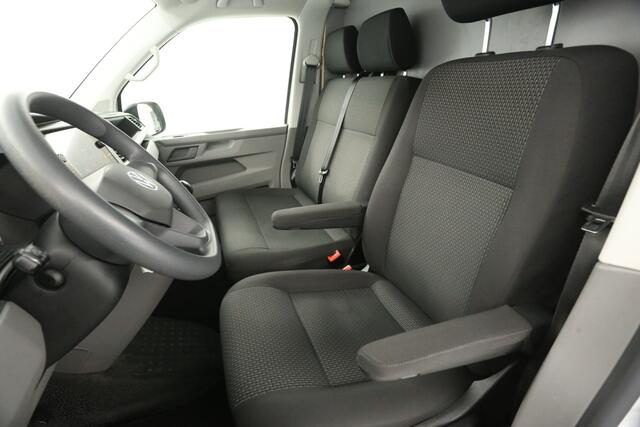 Volkswagen TRANSPORTER 2.0 TDI L2H1 Airco Cruise Carplay 2xSchuifdeur Navigatie PDC 3 Persoons Elektrpakket