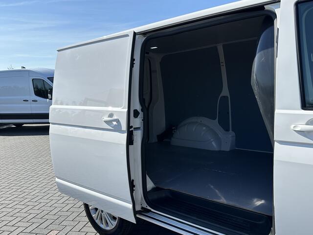Volkswagen TRANSPORTER 2.0 TDI / L1H1 / BULLI / TREKHAAK / VIRTUAL / SOFTCLOSE / CAMERA / ADAPTIVE CRUISE / CARPLAY