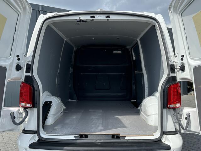 Volkswagen TRANSPORTER 2.0 TDI HIGHLINE+ / L2H1 / TREKHAAK / NAVI / CRUISE / AIRCO / PDC / APPLE CARPLAY / ANDROID