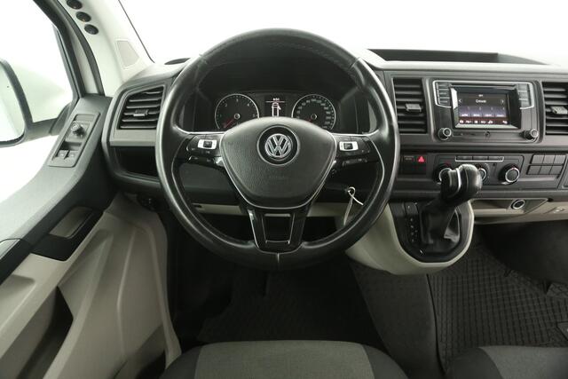 Volkswagen TRANSPORTER 2.0 TDI L2H1 150PK DSG Automaat Airco Cruise Camera 3 Persoons LED PDC Trekhaak