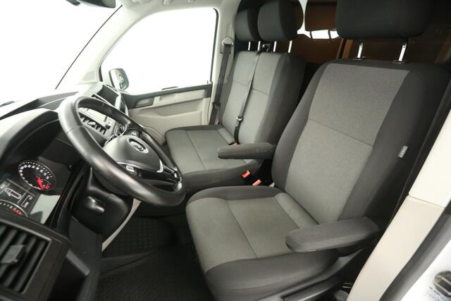 Volkswagen TRANSPORTER 2.0 TDI L2H1 150PK DSG Automaat Airco Cruise Camera 3 Persoons LED PDC Trekhaak