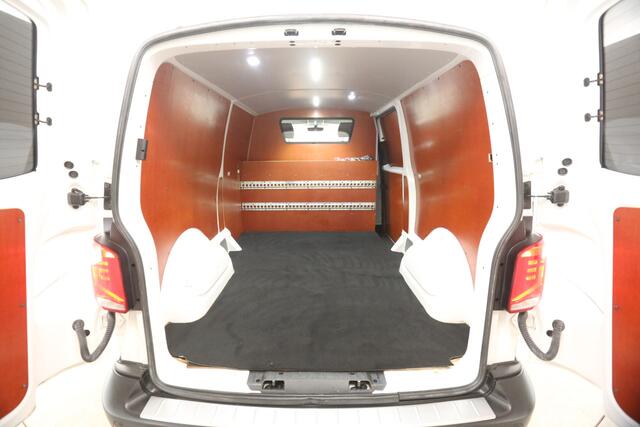 Volkswagen TRANSPORTER 2.0 TDI L2H1 150PK DSG Automaat Airco Cruise Carplay Navigatie Parkeersensoren